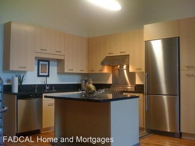 Building Photo - 2 br, 2 bath House - 851 Indiana St #304