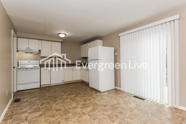 Foto del edificio - 8195 Mt Carmel St