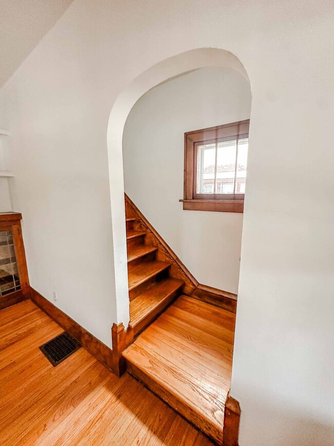 Foto del edificio - Move In Ready Gem on Lowe Rd. - West End