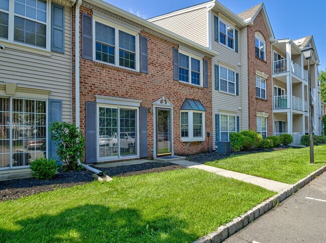 Foto del edificio - 96 Versailles Ct