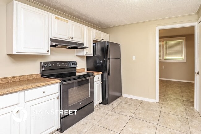 Building Photo - 3130 Ashwood Rd
