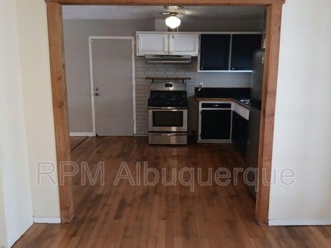 Building Photo - 7901 Hannett Ave NE