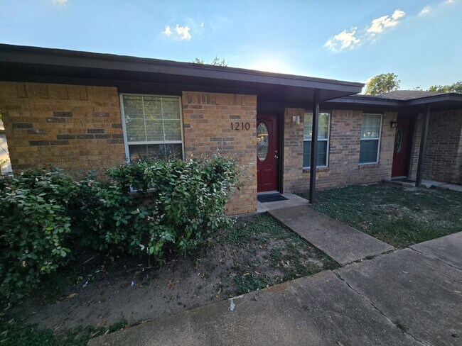 Foto del edificio - College Station -2 Bedroom 1 Bath duplex, ...