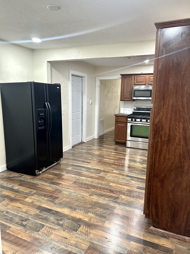 Building Photo - 1307 B St SE