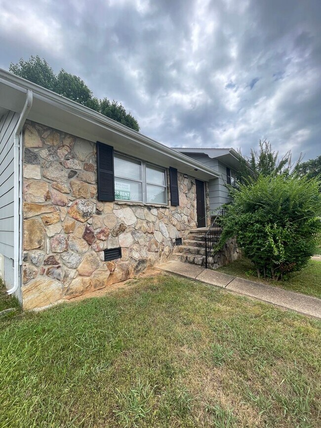 Building Photo - One Month Free please ask for details!!!!