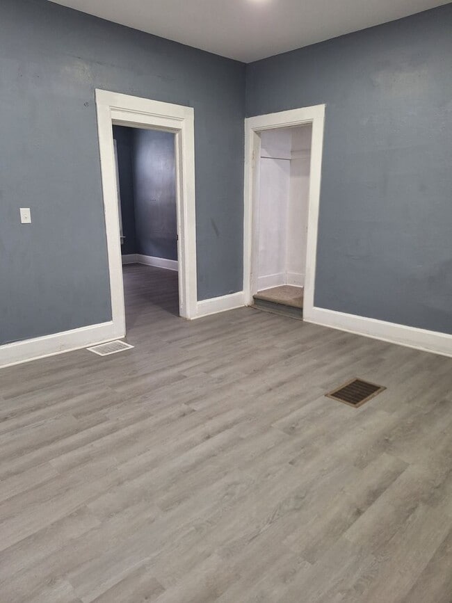 Building Photo - SL MON1527