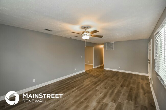 Foto del edificio - 4605 Silver Ridge Dr