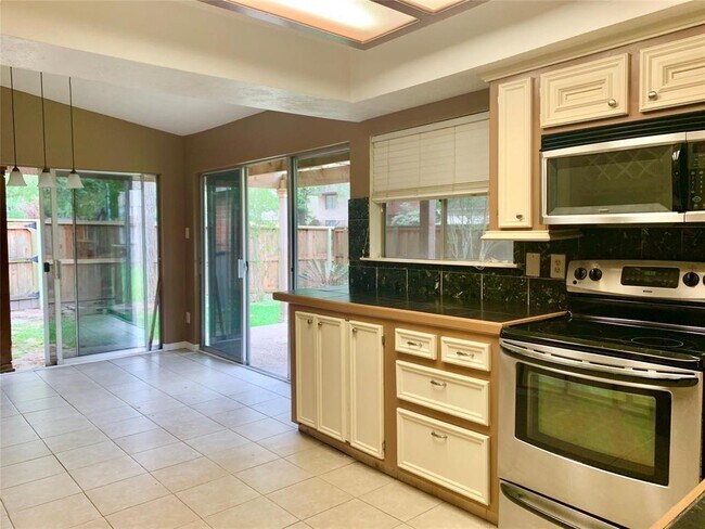 Foto del edificio - 8603 Pine Shores Dr