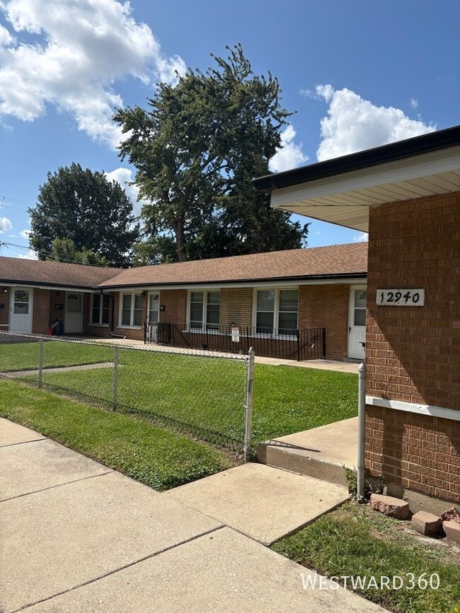 Building Photo - 12940 Hoyne Ave