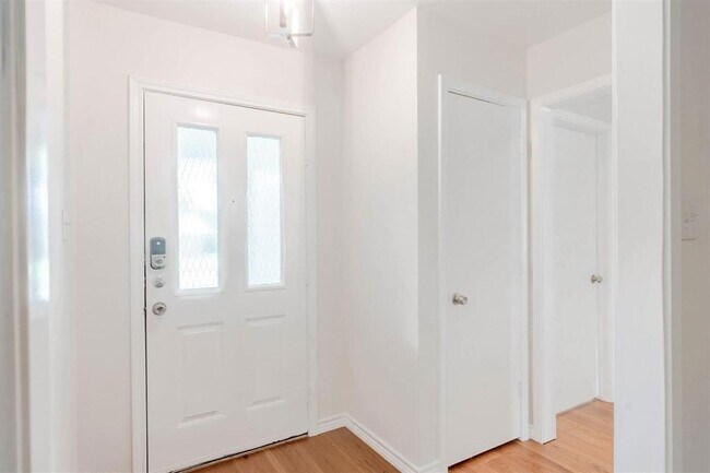 Foto del edificio - 7905 Lazy Brook Dr