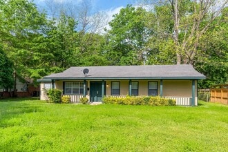 Building Photo - 973 Parkwood Ct