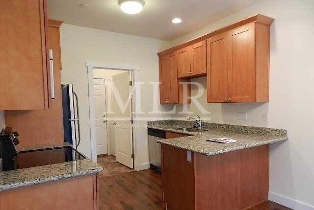 Building Photo - Cirque Dr W 8013-