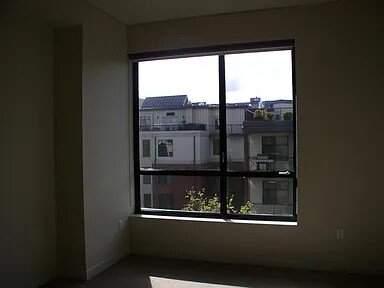 Building Photo - 922 NW 11th Ave