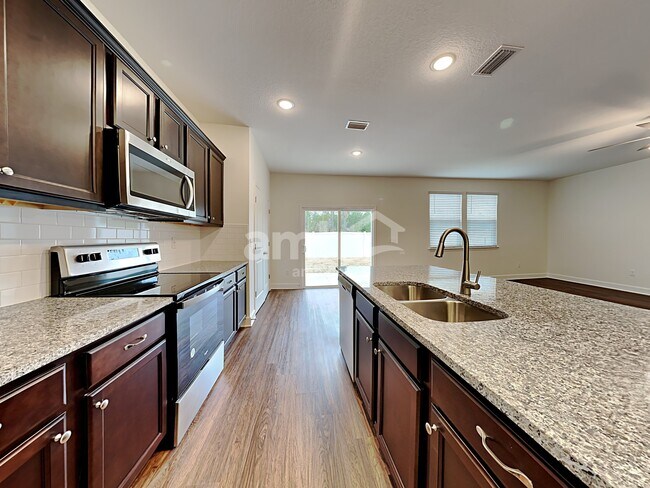 Foto del edificio - 5921 Hampton Creek Rd