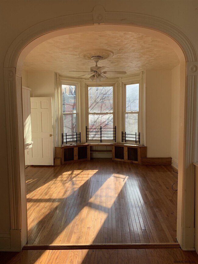 Building Photo - 167 4th St