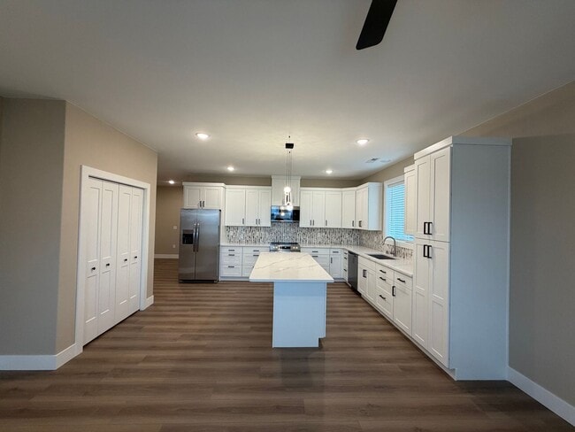 Building Photo - 2121 Carr Rd