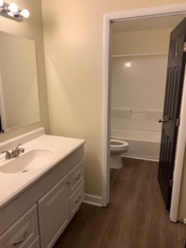 Building Photo - 46849 Flower Dr