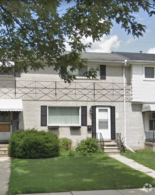 Building Photo - 222 N Christine Cir