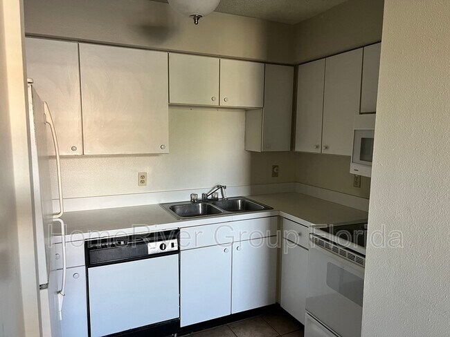 Foto del edificio - 305 Whitehall Ct