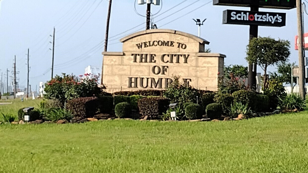 Foto principal - 814 Mercedes Benz Ct