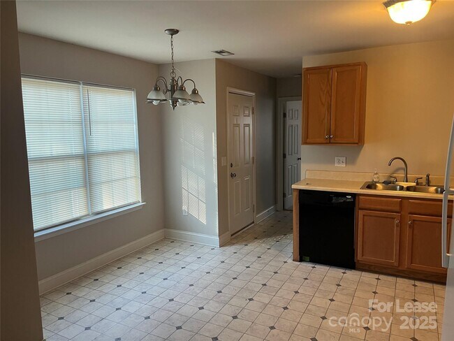 Foto del edificio - 1923 Crestmont St