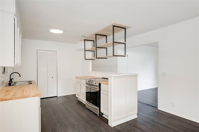 Building Photo - 4948 Crossover Rd