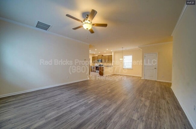 Building Photo - 7015 Thornrose Dr