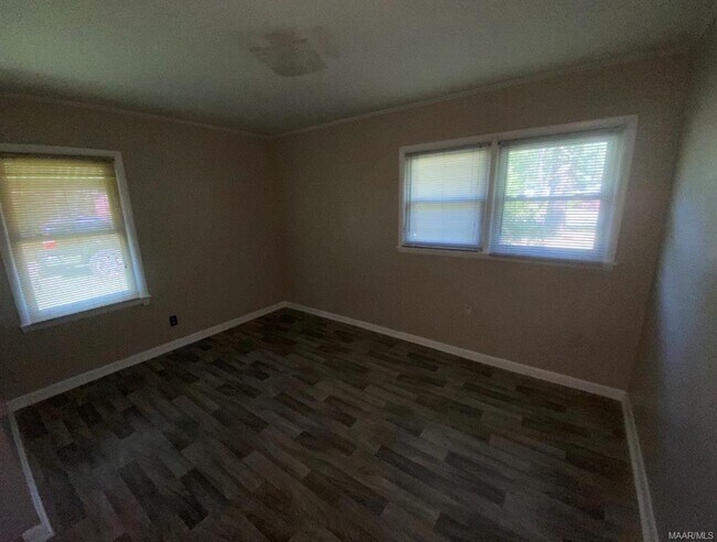 Building Photo - 2454 Spruce Curve