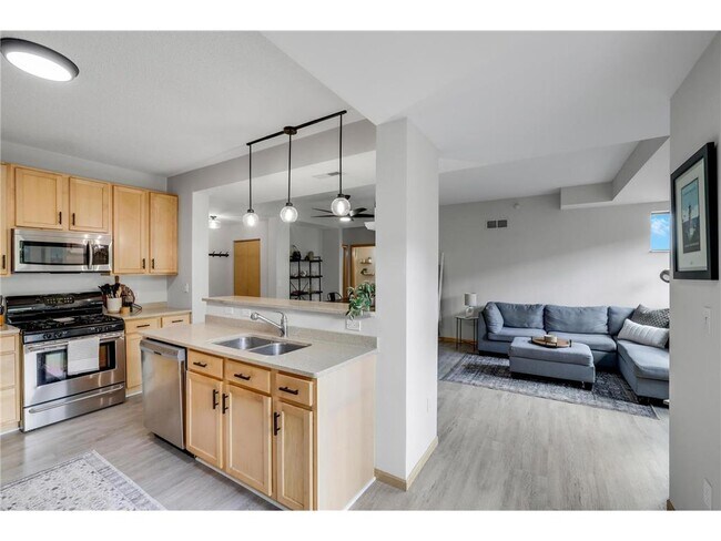 Foto del edificio - 2565 Franklin Ave