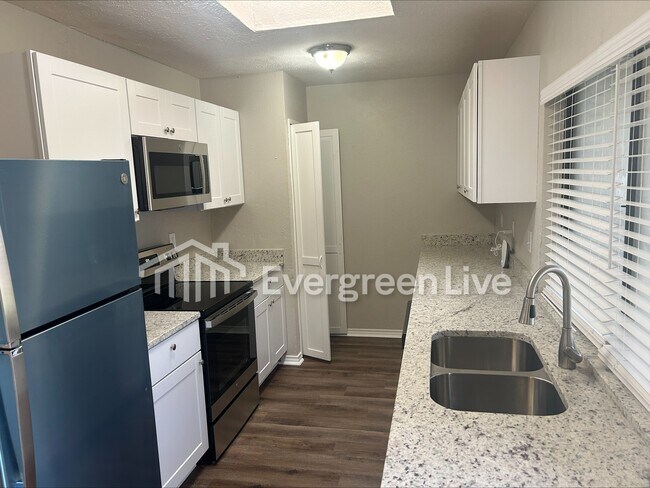 Foto del edificio - 9546 Sophora Dr