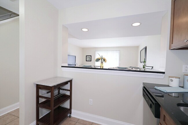 Foto del edificio - 2407 Village Rd