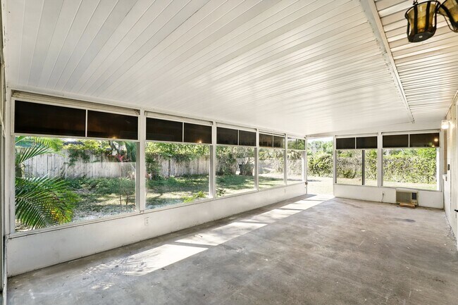 Foto del edificio - 1617 Acacia Rd