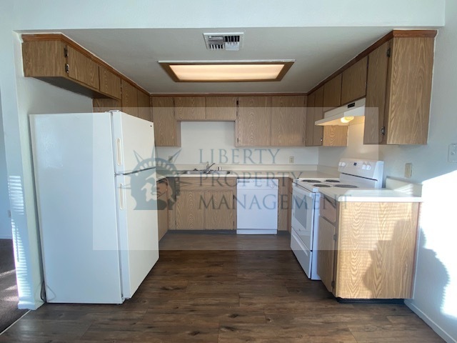 Kitchen - 5291 E Kings Canyon Rd