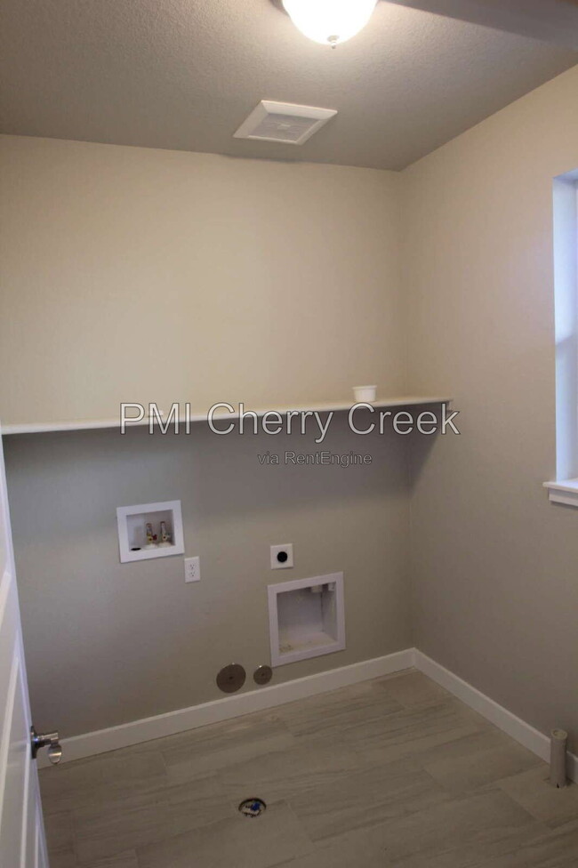 Building Photo - 12871 E Caspian Pl