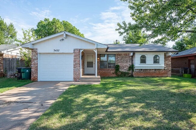 Building Photo - Charming 3 Bed 1 Bath Near TAFB! ** $300 O...