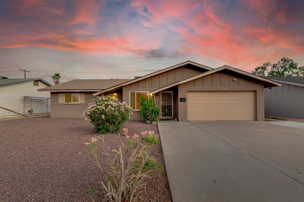 Foto principal - Beautiful 4 bedroom 2 bathroom home in Tempe!