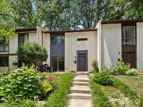 Building Photo - 2459 Pyrenees Ct