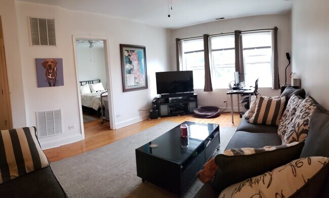 Foto del edificio - 6305 N Claremont Ave