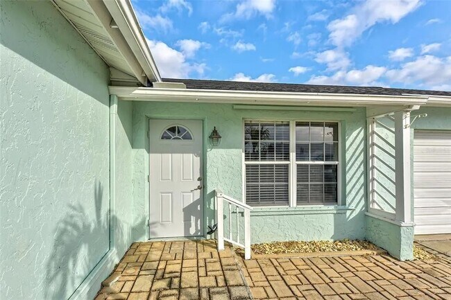 Building Photo - 13272 Ebony Ave