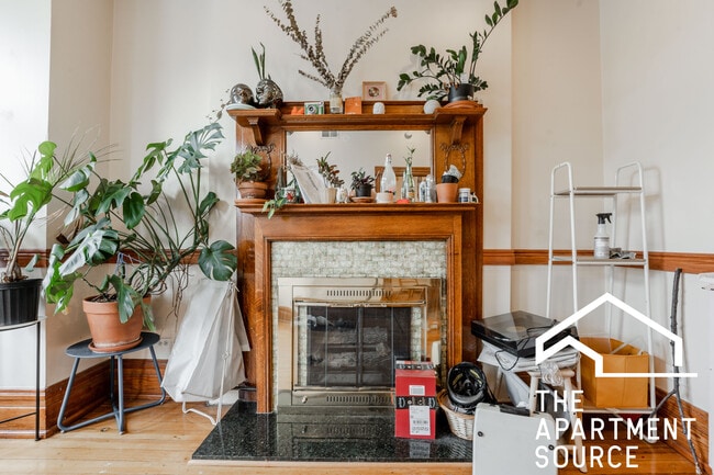 Building Photo - 3044 N Western Ave