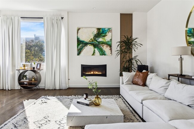 Building Photo - 306 W Pierce St