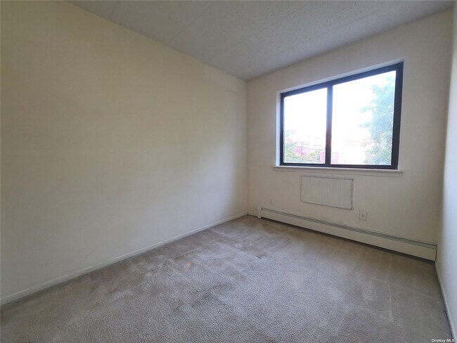 Building Photo - 140-14 33rd Ave