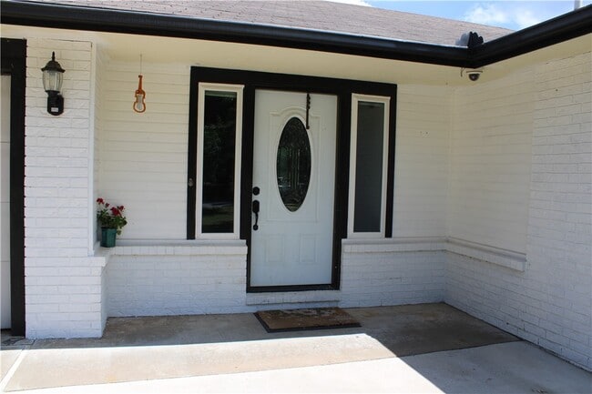 Building Photo - 5475 Walden St