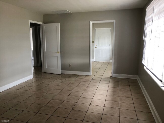 Building Photo - 2 br, 1 bath House - 3002 Pine Needle Rd