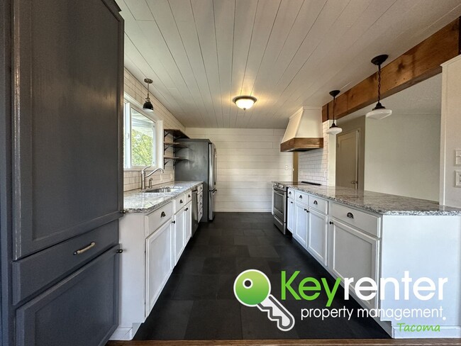 Building Photo - Welcome Home to Serenity in the Heart of T...