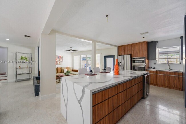 Building Photo - 12520 NE Miami Pl
