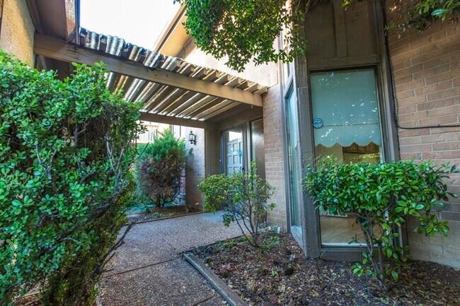 Foto del edificio - 6461 Southpoint Dr