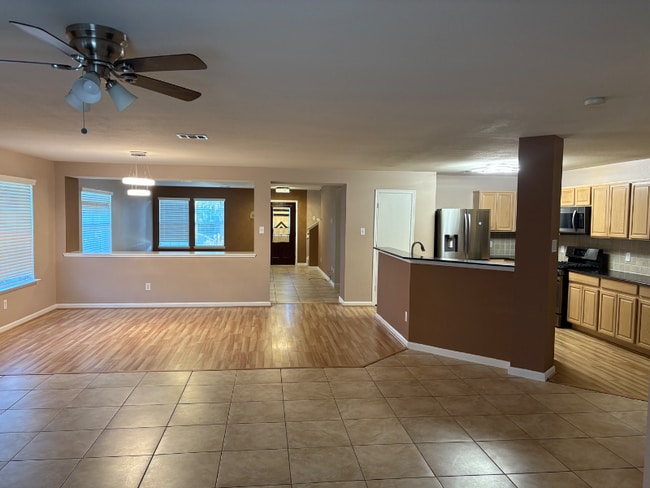 Foto del edificio - 1527 Diamond Ave NE