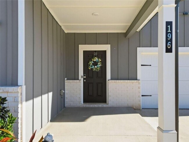 Foto del edificio - 196 Summit Pointe Dr