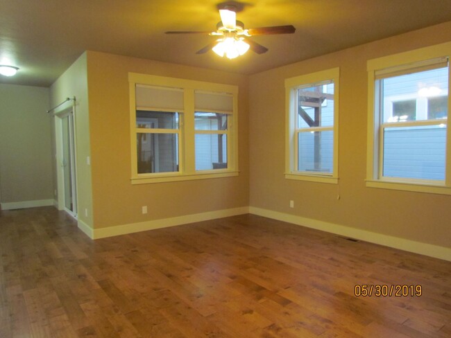 Foto del edificio - 3 Bedroom 2.5 bath Home in SE Boise.  Clos...